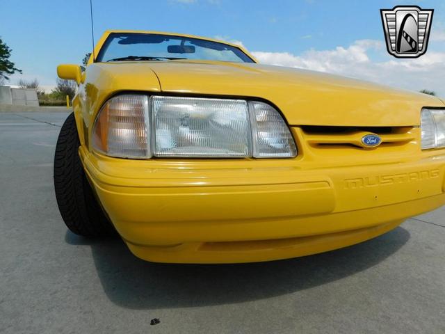 Photo of 1993 Yellow Ford Mustang