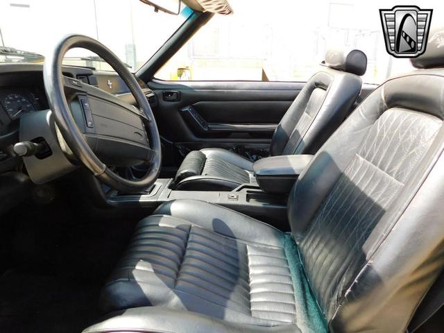 Photo of 1993 Yellow Ford Mustang