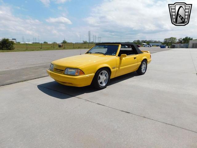 Photo of 1993 Yellow Ford Mustang
