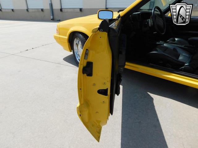 Photo of 1993 Yellow Ford Mustang