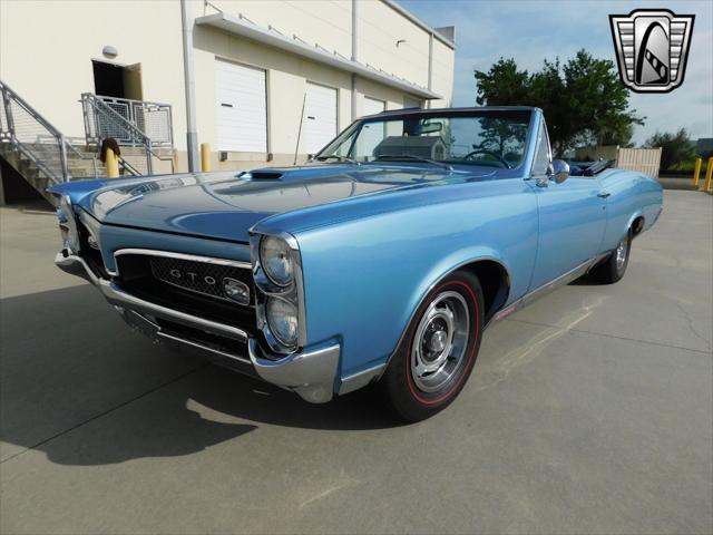 Photo of 1967 Blue Pontiac GTO