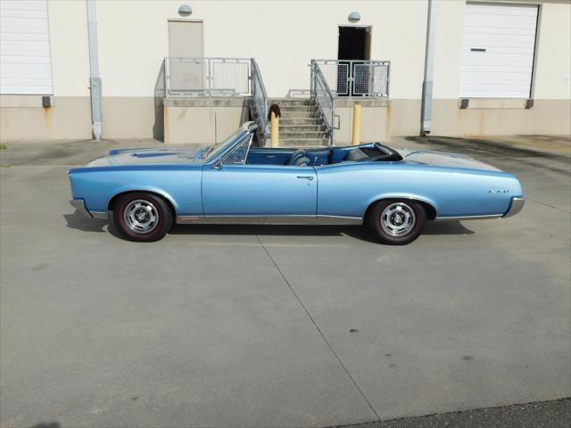 Photo of 1967 Blue Pontiac GTO