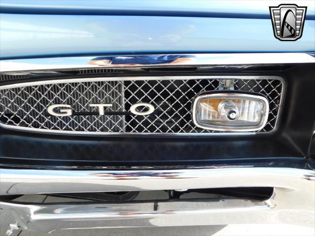 Photo of 1967 Blue Pontiac GTO