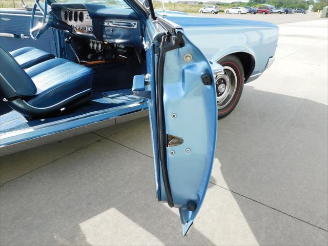 Photo of 1967 Blue Pontiac GTO