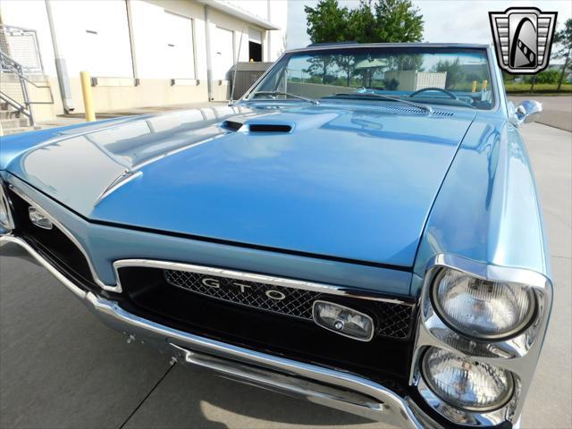 Photo of 1967 Blue Pontiac GTO