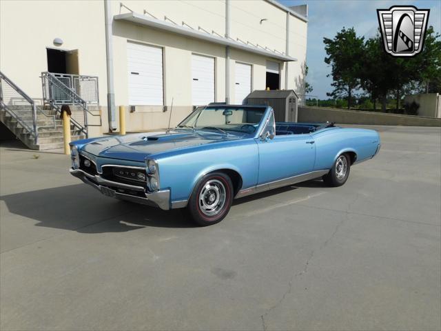 Photo of 1967 Blue Pontiac GTO