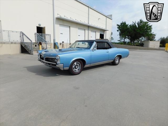 Photo of 1967 Blue Pontiac GTO