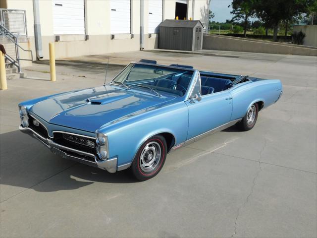Photo of 1967 Blue Pontiac GTO