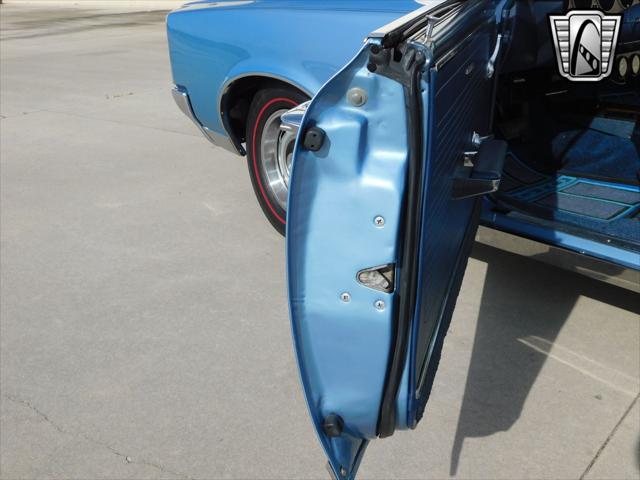 Photo of 1967 Blue Pontiac GTO