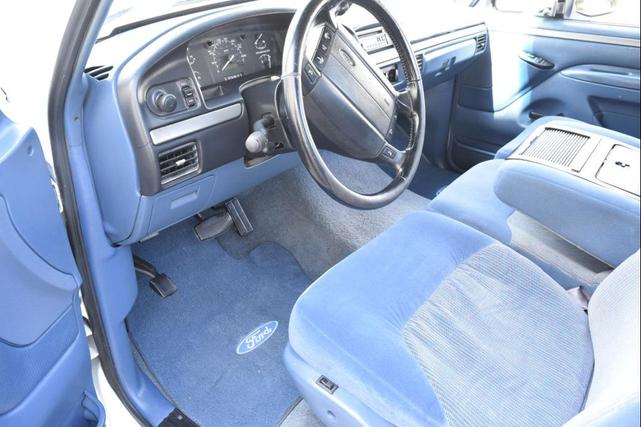 Photo of 1995 White Ford F-150