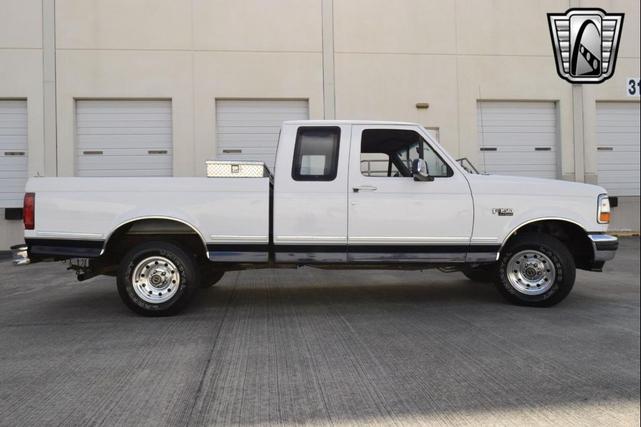 Photo of 1995 White Ford F-150