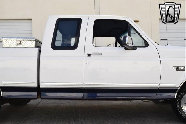 Photo of 1995 White Ford F-150