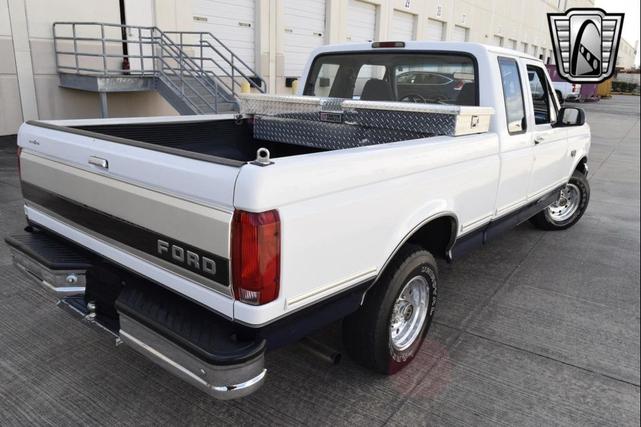 Photo of 1995 White Ford F-150