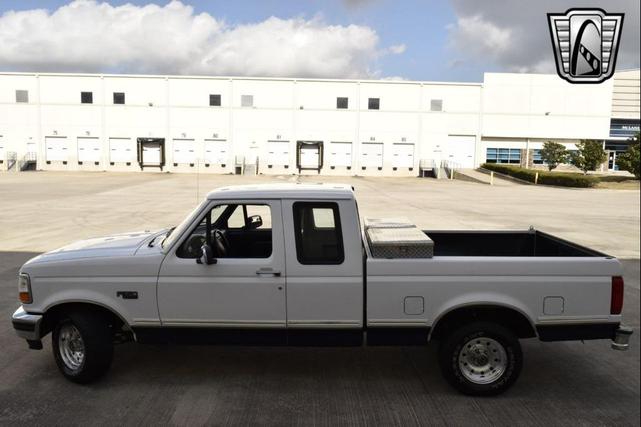 Photo of 1995 White Ford F-150