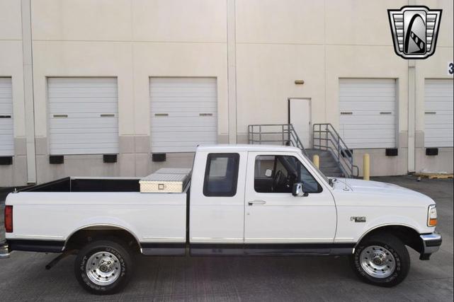 Photo of 1995 White Ford F-150