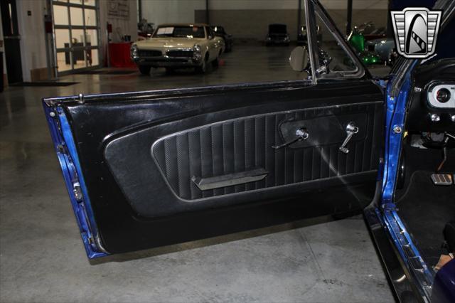 Photo of 1965 Blue Ford Mustang