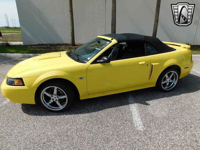 Photo of 2001 Yellow Ford Mustang