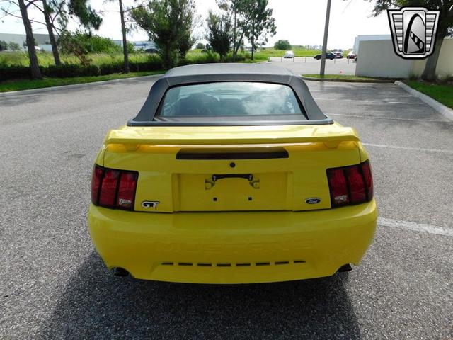Photo of 2001 Yellow Ford Mustang