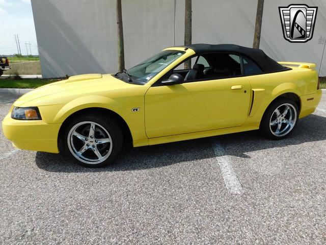 Photo of 2001 Yellow Ford Mustang