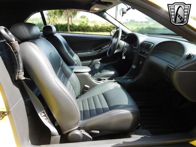 Photo of 2001 Yellow Ford Mustang