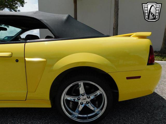 Photo of 2001 Yellow Ford Mustang