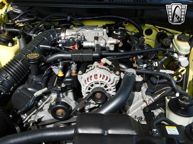 Photo of 2001 Yellow Ford Mustang