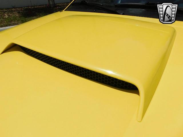 Photo of 2001 Yellow Ford Mustang