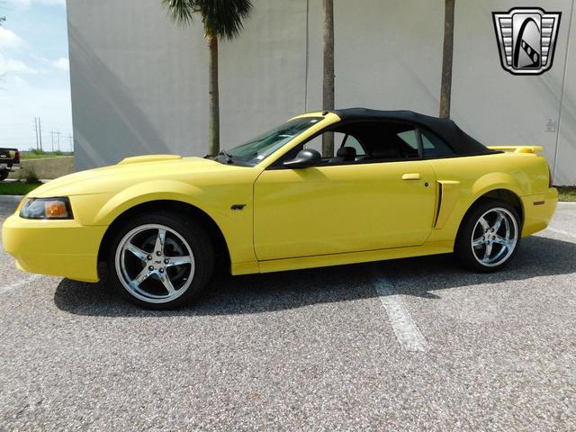 Photo of 2001 Yellow Ford Mustang