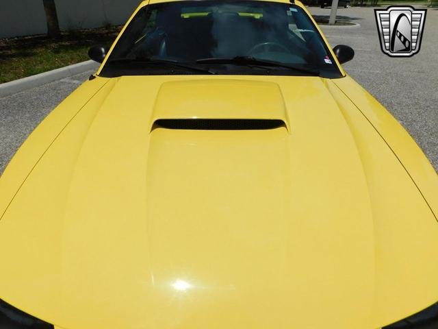 Photo of 2001 Yellow Ford Mustang