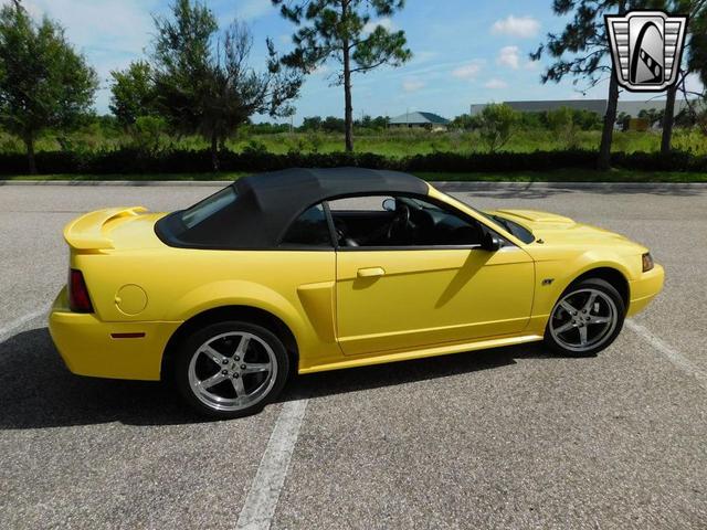 Photo of 2001 Yellow Ford Mustang