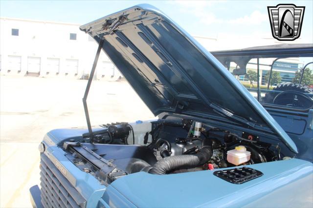 Photo of 1996 Gray Land Rover Defender