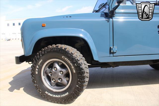 Photo of 1996 Gray Land Rover Defender