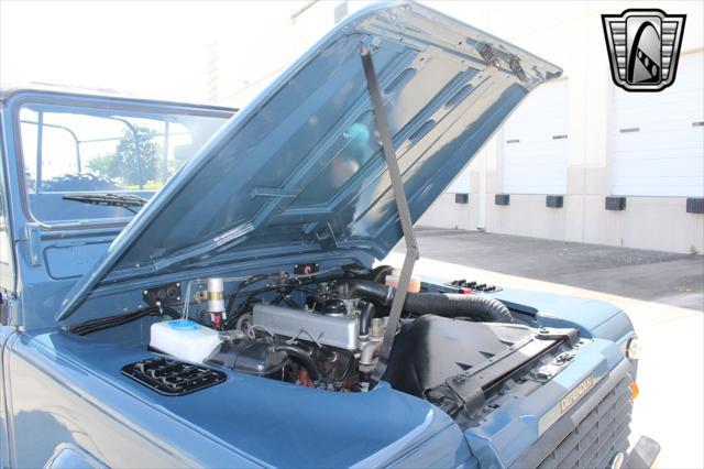 Photo of 1996 Gray Land Rover Defender