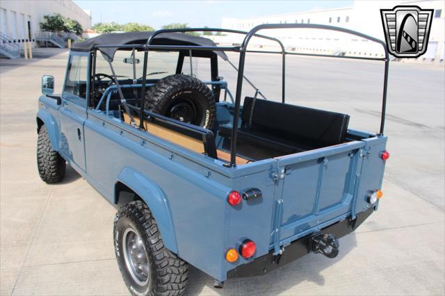 Photo of 1996 Gray Land Rover Defender