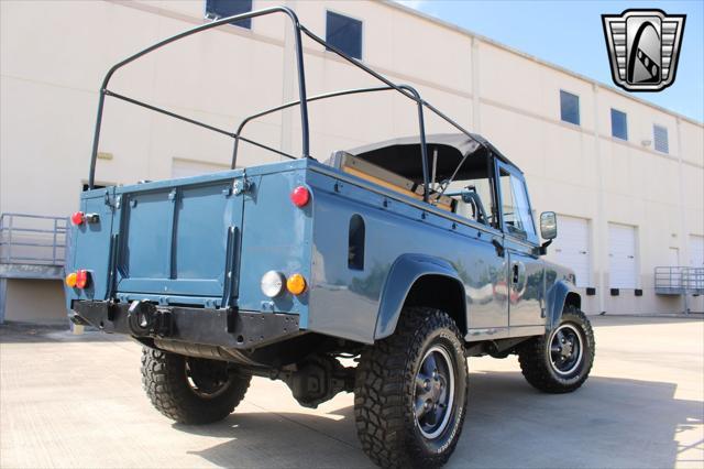 Photo of 1996 Gray Land Rover Defender