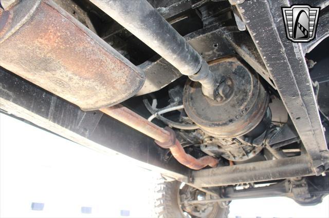Photo of 1996 Gray Land Rover Defender