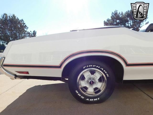 Photo of 1970 White /Black Stripes Oldsmobile 442