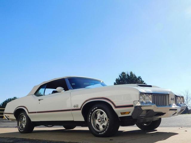 Photo of 1970 White /Black Stripes Oldsmobile 442