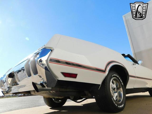 Photo of 1970 White /Black Stripes Oldsmobile 442