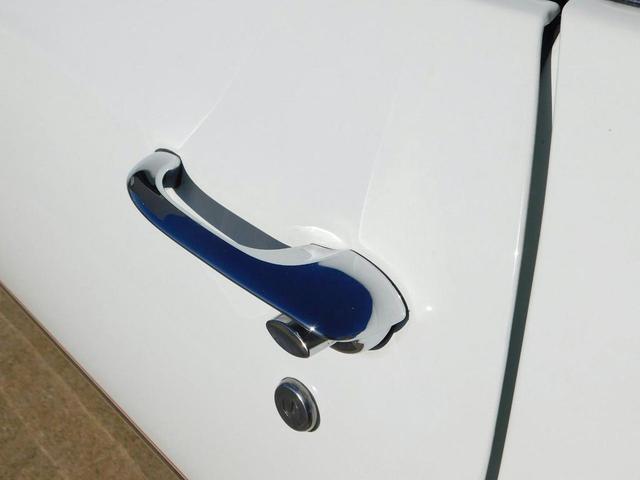 Photo of 1970 White /Black Stripes Oldsmobile 442