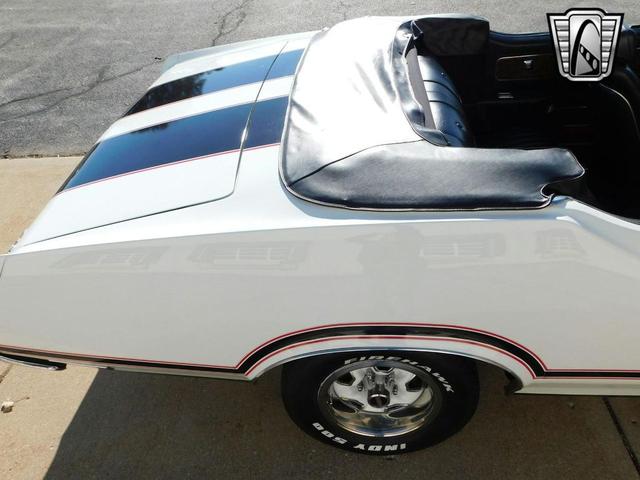 Photo of 1970 White /Black Stripes Oldsmobile 442