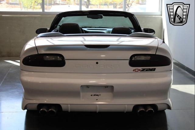 Photo of 2000 Arctic White Chevrolet Camaro