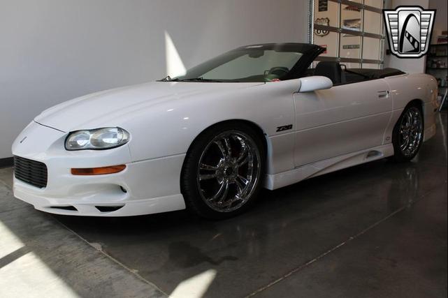 Photo of 2000 Arctic White Chevrolet Camaro