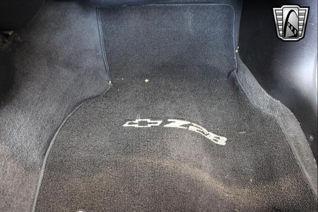 Photo of 2000 Arctic White Chevrolet Camaro