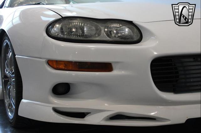Photo of 2000 Arctic White Chevrolet Camaro