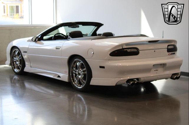Photo of 2000 Arctic White Chevrolet Camaro