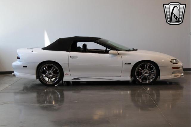 Photo of 2000 Arctic White Chevrolet Camaro