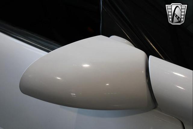 Photo of 2000 Arctic White Chevrolet Camaro