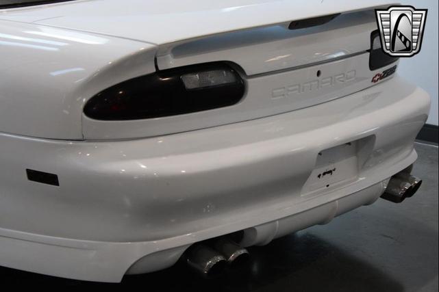 Photo of 2000 Arctic White Chevrolet Camaro