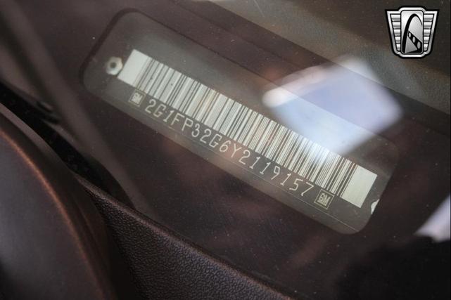 Photo of 2000 Arctic White Chevrolet Camaro